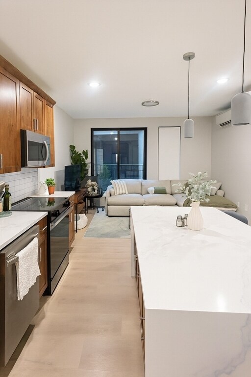 Foto del edificio - 400 W Broadway