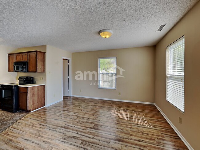 Foto del edificio - 717 Hickory Pine Dr
