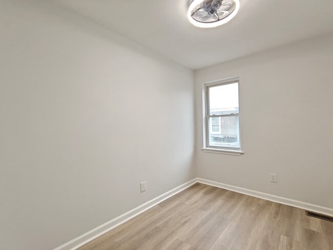 Foto del edificio - 312 N 59th St
