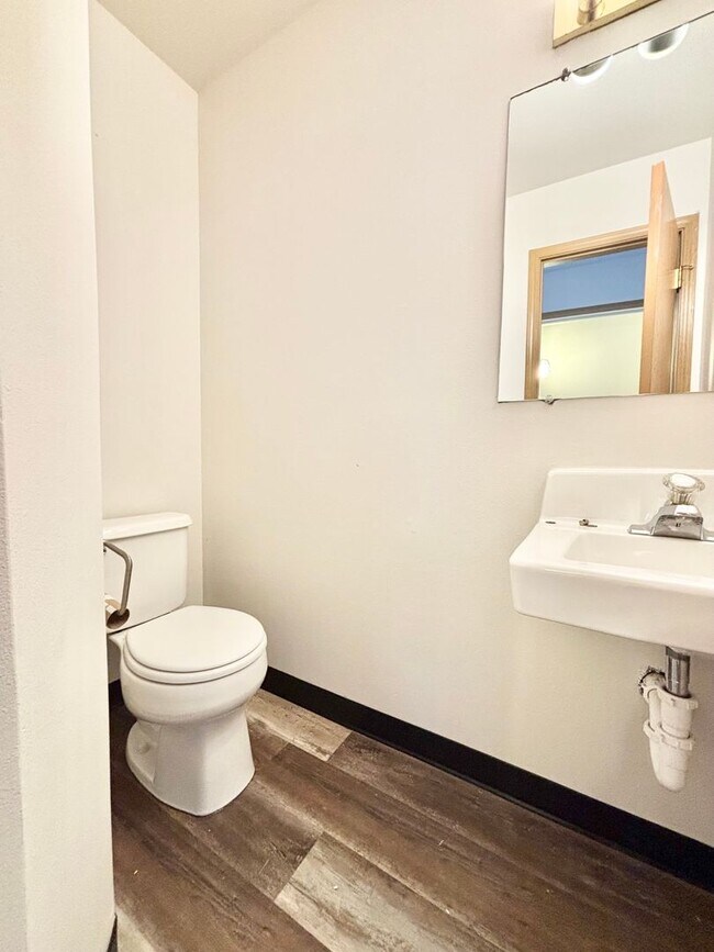 Foto del edificio - 4 Bedroom Townhome in Hawks Ridge