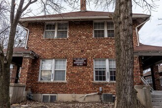Building Photo - 1107 E Walnut St