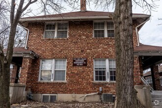 Building Photo - 1107 E Walnut St