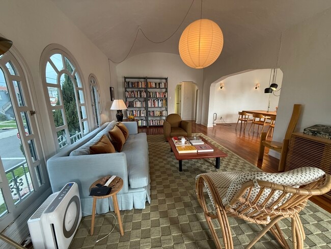 Building Photo - 1600 N Stanley Ave