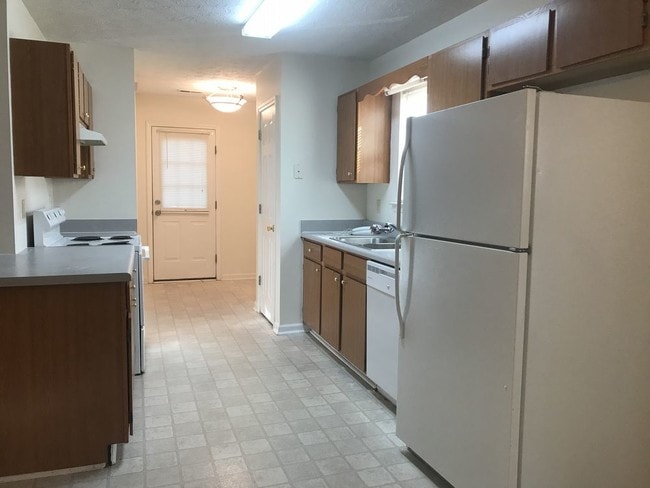 Building Photo - 141 Rosewood Dr
