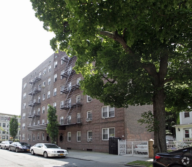 Building Photo - 100 winthrop street