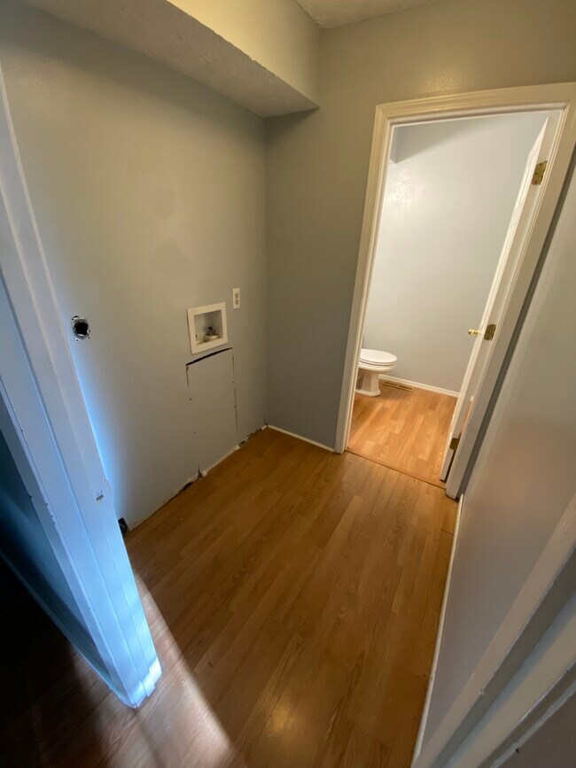 Laundry Room - 10 Holloway Dr