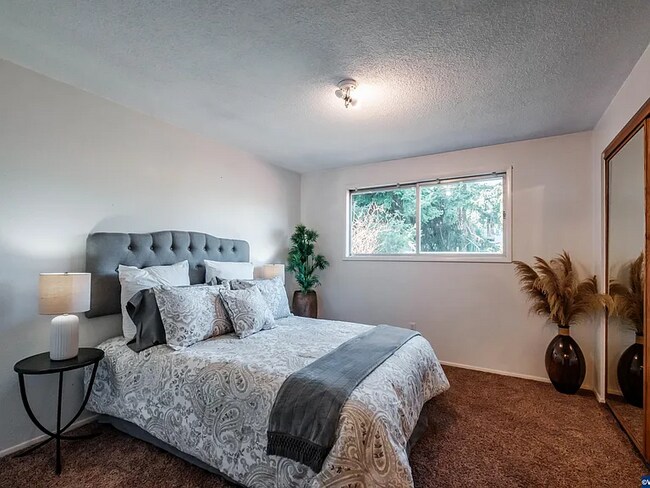 Foto del edificio - 2410 NW Wayland St