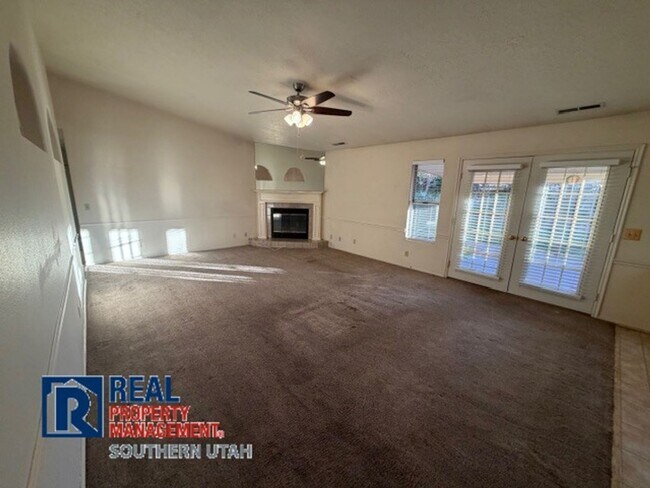 Foto del edificio - 3 Bed / 2 Bath Home for Rent in Santa Clara