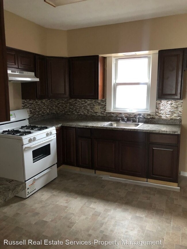 Building Photo - 4 br, 1 bath House - 483 Douglas St