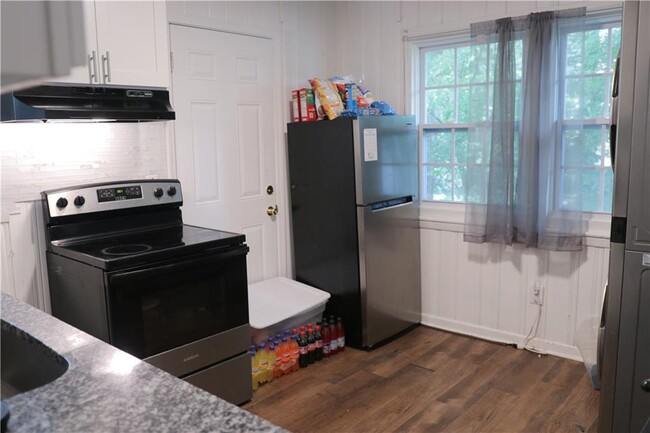Building Photo - 1430 Clermont Ct