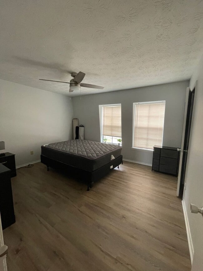 Photo - Furnished 1/1 in Chateau DeVille Apartment