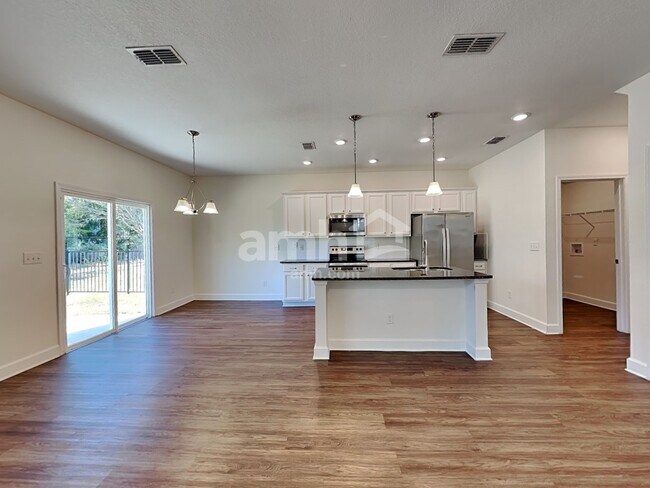 Foto del edificio - 8661 Highfield Ave