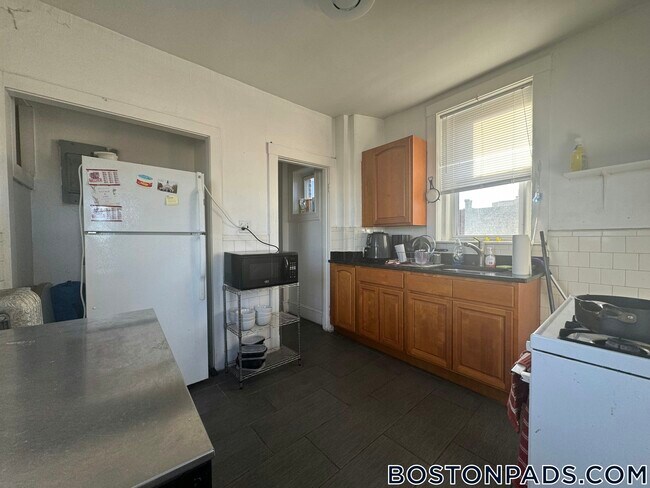 Foto del edificio - 1377A Commonwealth Ave