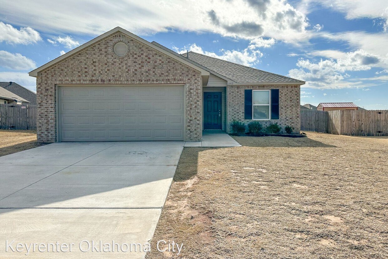 3 br, 2 bath House 1913 Oak Tree Ct House Rental in Shawnee, OK