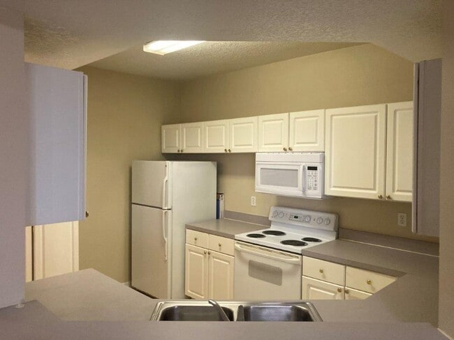 Building Photo - 1 bd / 1 ba in Palms Club Community