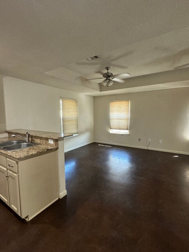 Building Photo - Taylors Crossing 2302