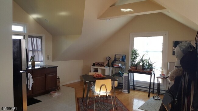 Building Photo - 39 Felmley Rd