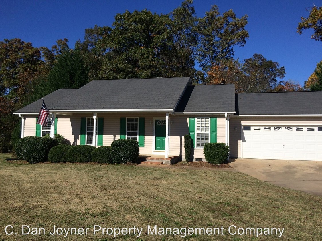 Foto principal - 3 br, 2 bath House - 132 High Meadows Lane