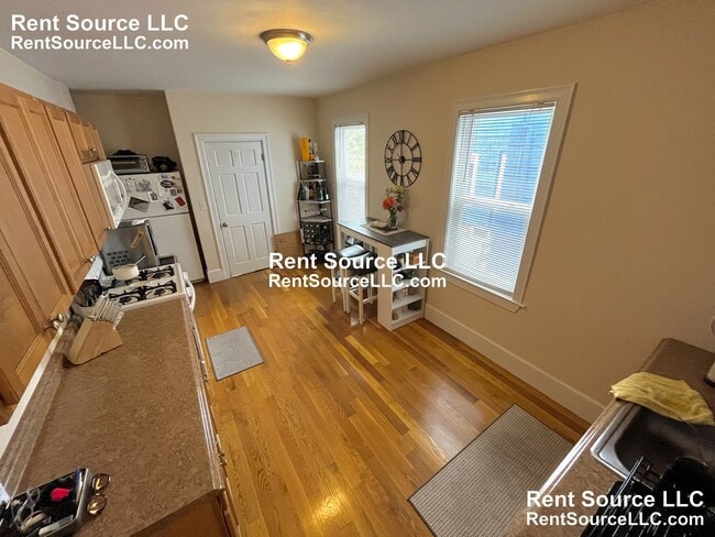 Building Photo - 15 Sargent Ave