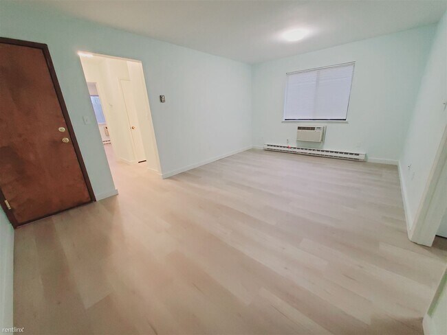 Foto del edificio - 1 br, 1 bath Condo - 76 Columbus Pl Unit 2