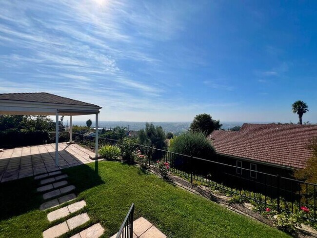 Building Photo - Beautiful 4-Bedroom Home with Modern Upgra...