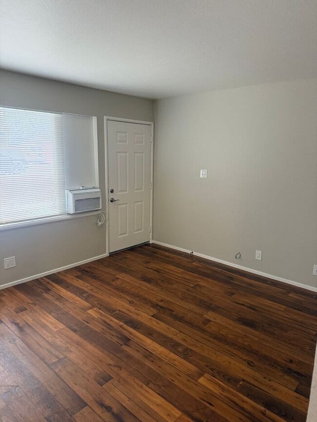 Building Photo - Great 1 Bedroom 1 Bath