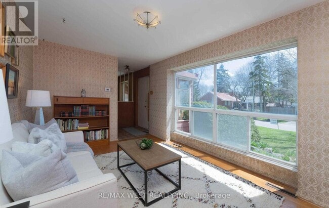 Building Photo - 32 Broadleaf Rd