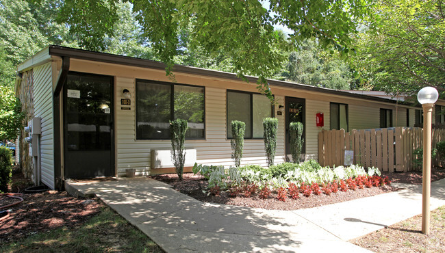 Primary Photo - Lakemont Apartment Homes