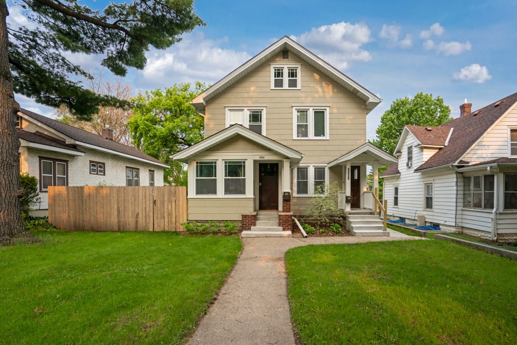 Duplex with separate entrances - 3432 24th Ave S