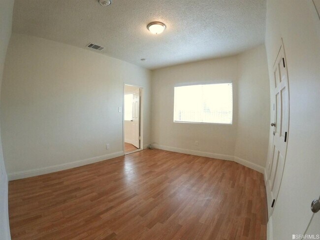 Building Photo - 416 B St