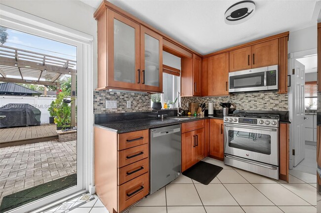 Building Photo - 6640 Douglas St