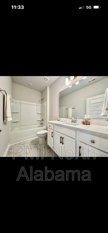 Building Photo - 204 Cobbdale Park Dr