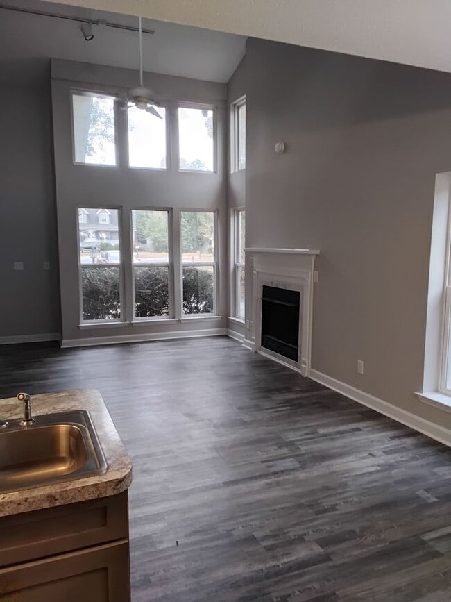 Building Photo - Beautiful home located in Hubert