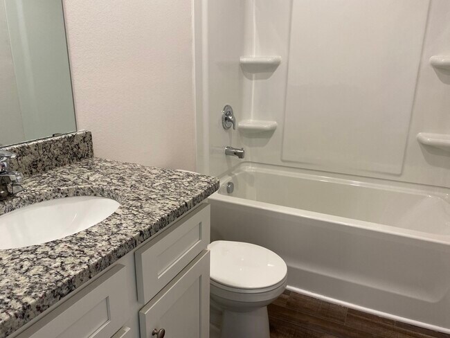 Foto del edificio - 397 Aubrey Woods Dr