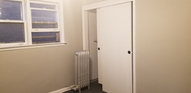 Bedroom - 1938 N Tripp Ave