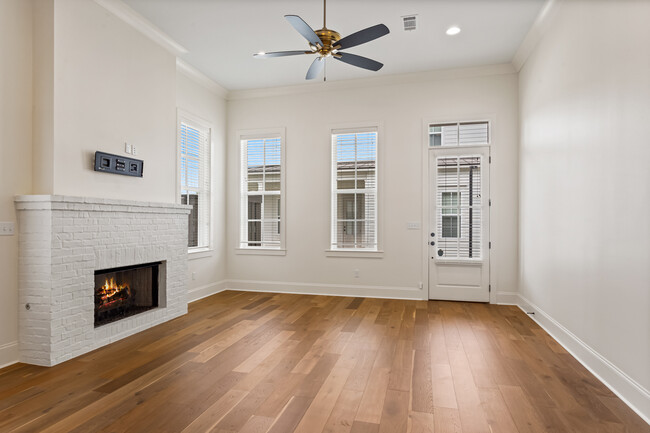 Foto del edificio - 10750 Moss Grove Ln