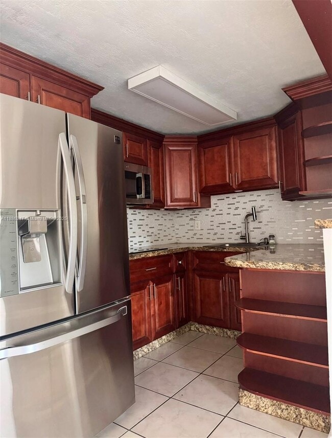 Foto del edificio - 606 W 81st St