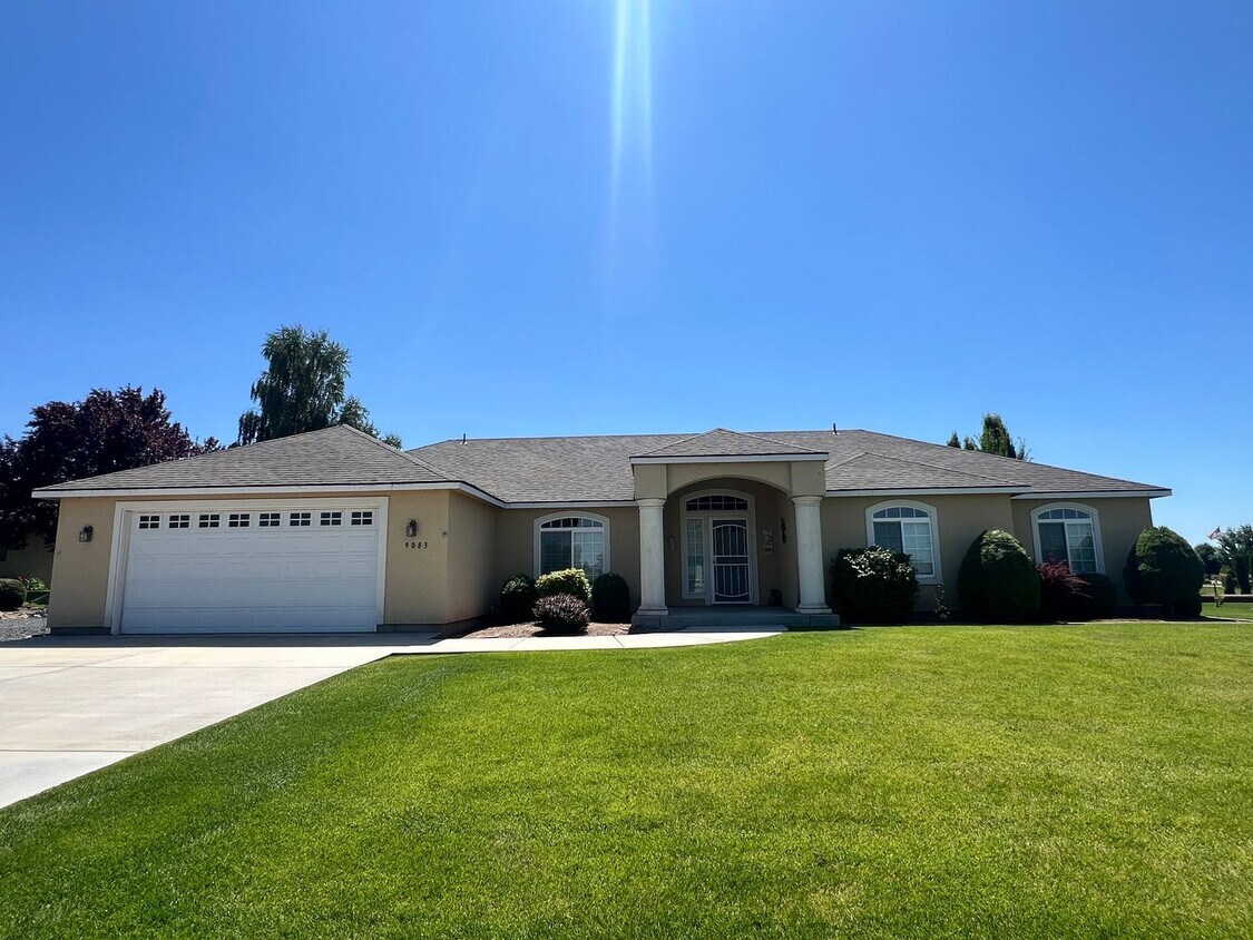 Foto principal - Well Maintained Home in Pelican Point Comm...