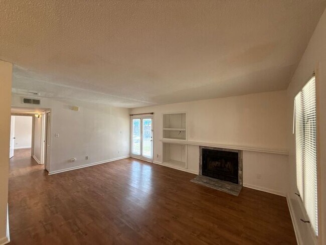 Building Photo - T.R. Lawing Realty Property