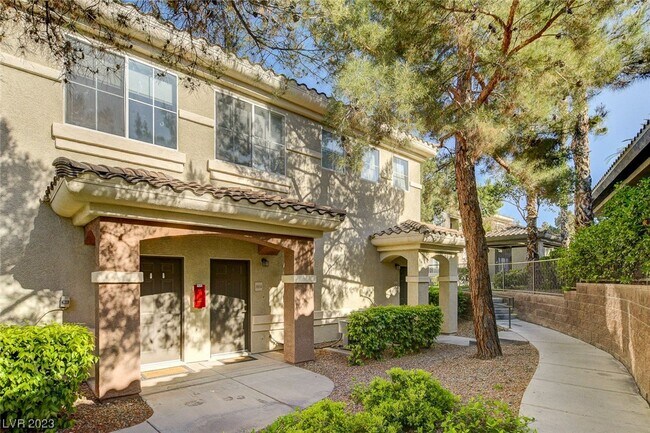 Foto del edificio - 9050 W Warm Springs Rd
