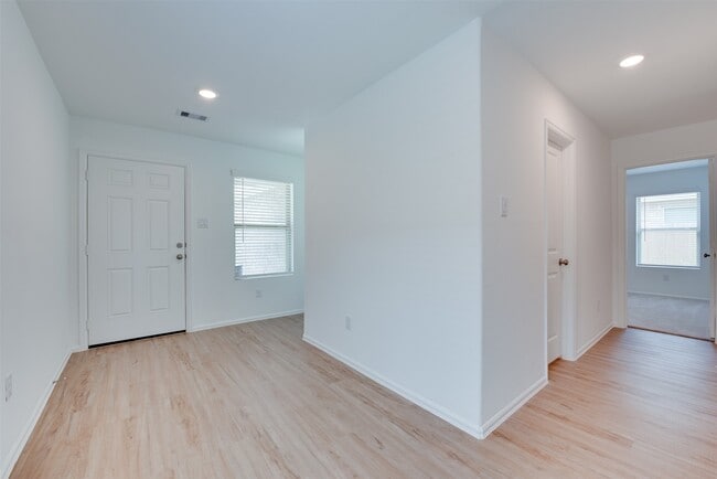 Building Photo - 4134 Oakland Vw St