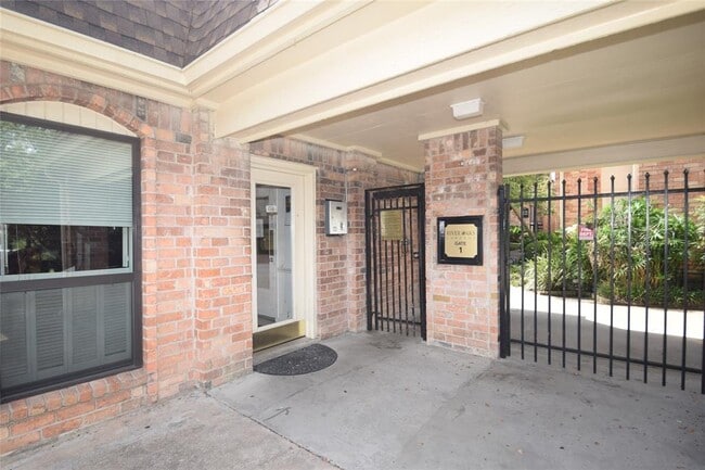 Building Photo - 1601 S Shepherd Dr