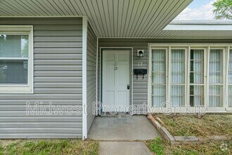 Building Photo - 17 Marquette Dr