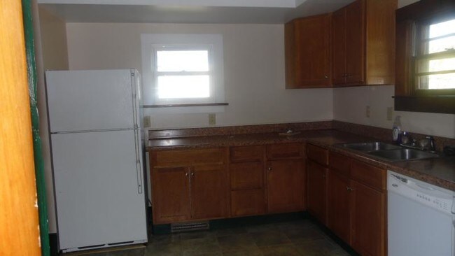 Building Photo - 2457 Sycamore Ave