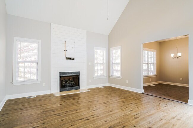 Building Photo - 49 E Trafalgar Ct