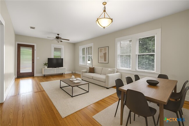 Building Photo - 557 Lee St