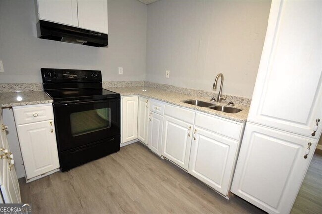 Building Photo - 5562 Concord Cir