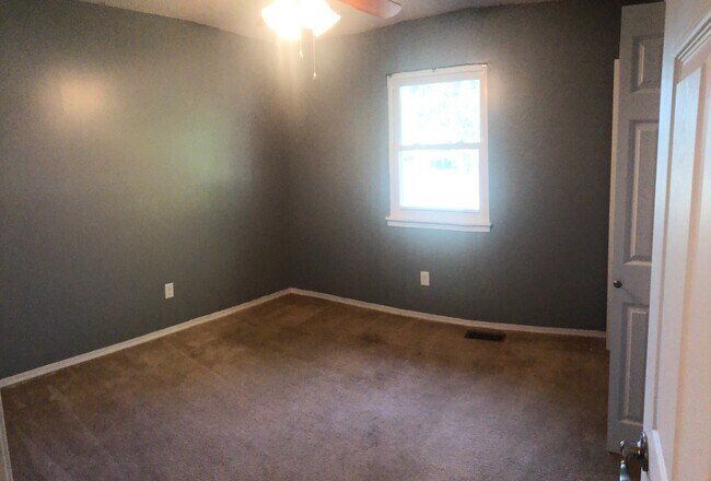 Building Photo - 128 Derby Hills Dr