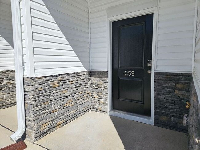 Building Photo - Welcome to The Falls!