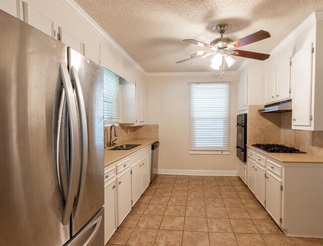 Building Photo - 4605 Bernardo De Galvez Ave